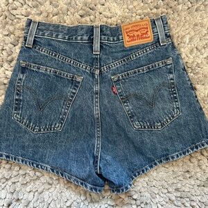 Levi high waisted mom shorts 27